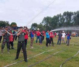 Masyarakat Ukui bersama pemadam kebakaran PT RAPP menggelar pelatihan pengendalian karhutla  (foto/ist)
